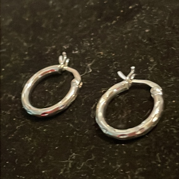 0.75” solid sterling silver open hoop hinged latch back earrings marked 925 - Picture 3 of 13